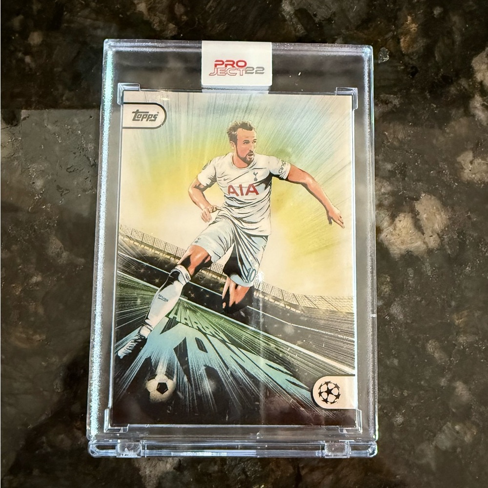 HARRY KANE 2022 TOPPS PROJECT 22 SOCCER 
ENCASED CARD - ARTIST 17TH & OAK